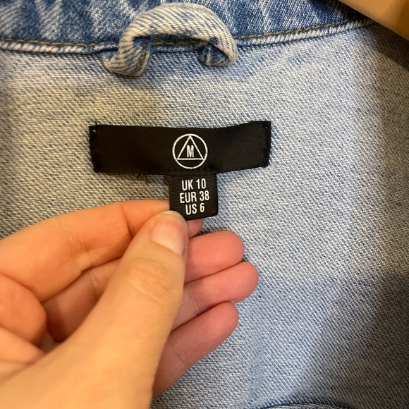 Missguided Light Wash Distressed Denim Jacket - Picture 3 of 7